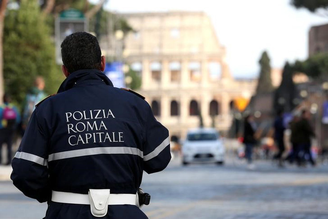 Um policial em frente ao Fórum Imperial em Roma, na Itália. 23/03/2016  REUTERS/ Stefano Rellandini