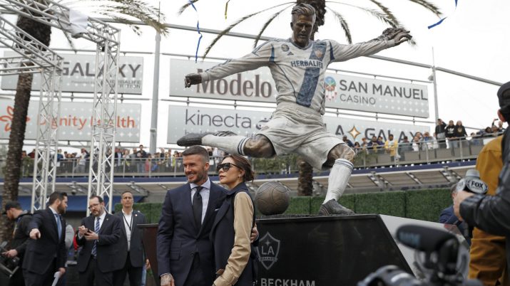 david-beckham-la-galaxy-statue-2019_rk7evp3mzg8u1guhzcfxpmvz0