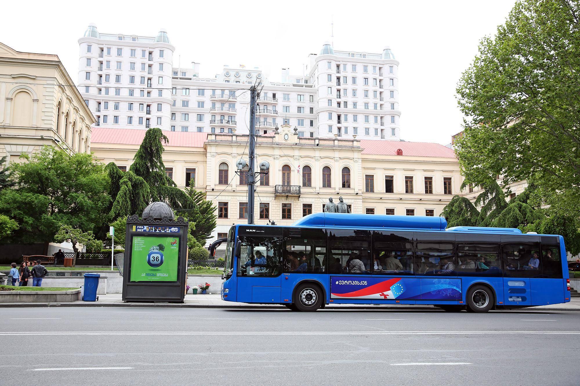 Add 19. Автобусы в Тбилиси. Тбилисский автобус. Общественные автобусы в Тбилиси. Тбилиси автобусы синие.