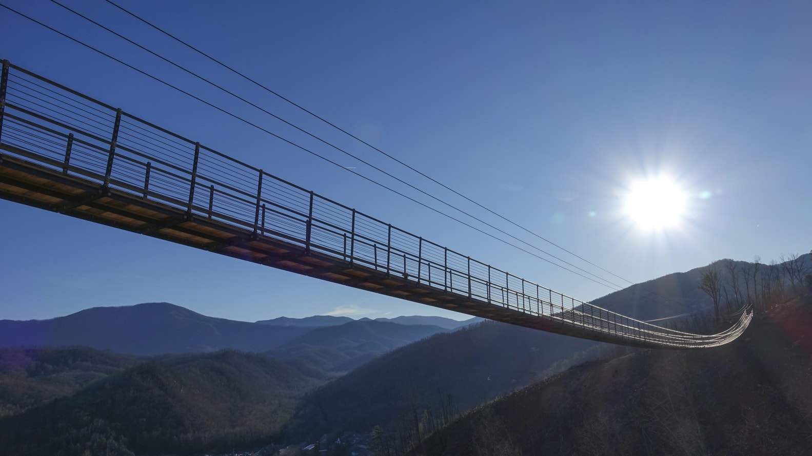 http___cdn.cnn.com_cnnnext_dam_assets_190430135705-skybridge-gatlinburg