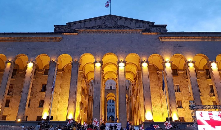 აქციის მონაწილეებმა ირაკლი ჩარკვიანის საქართველო იმღერეს [ვიდეო]