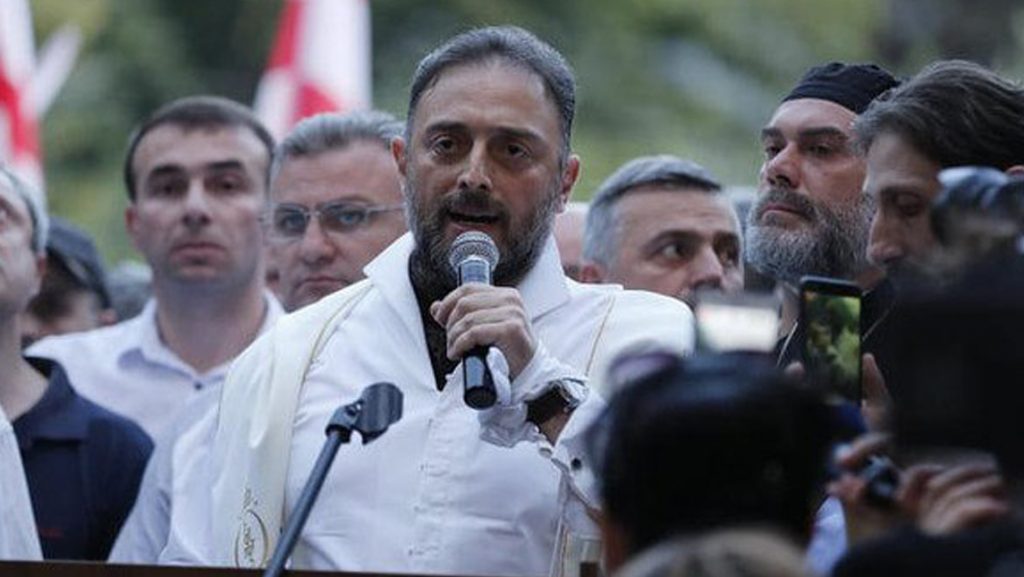 მიმართვა ქართველ „ვაჟკაცებს“: „ცოლებს ურტყამენ და კლავენ ეს არშემდგარი კაცუნები…“