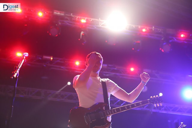 სოლიდარობა აქციის მონაწილეებს: The subways ვოკალისტმა თვალზე ხელი აიფარა [ვიდეო]