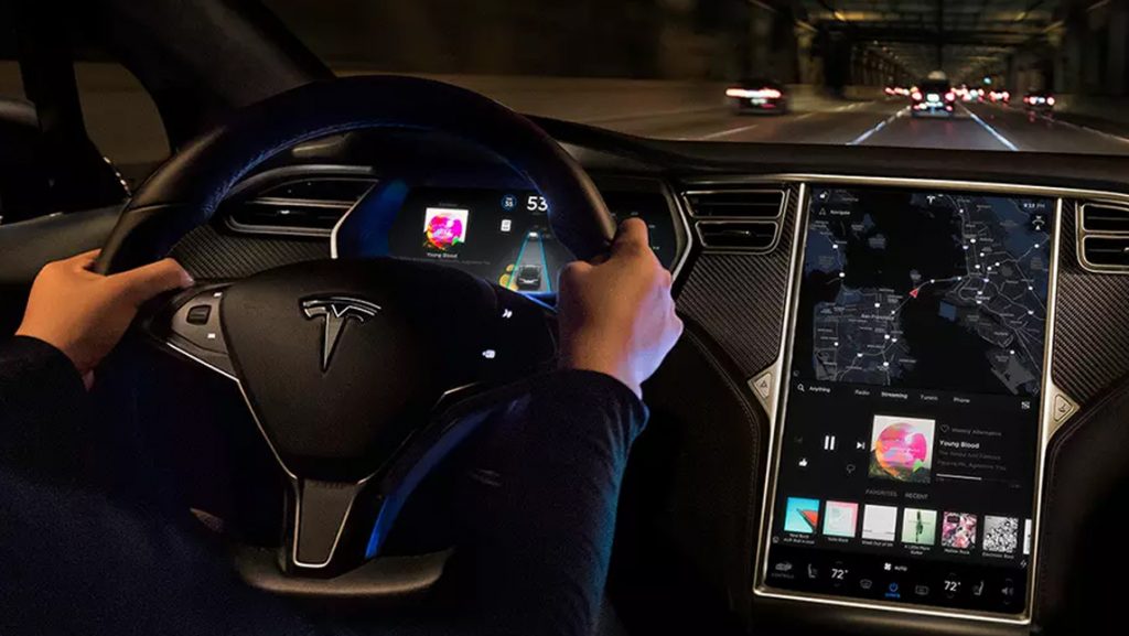 ნახეთ, თუ როგორ გადაარჩინა Tesla-ს ავტოპილოტმა ავტომობილი ავარიას