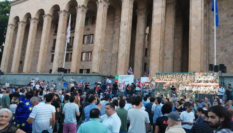მეოცე დღე – რუსთაველის გამზირზე საპროტესტო აქცია განახლდა