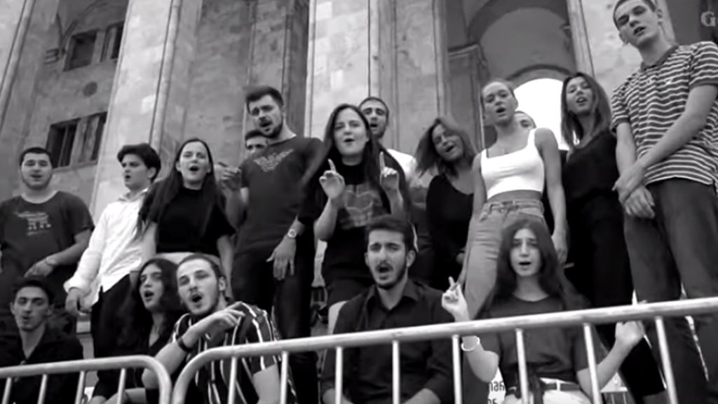 20 ივნისის თაობა მშობლებს მიმართავს – „ვაჟკაცები მაშინ ხართ, როცა იხრჩობით ღვინის სმაში,…“