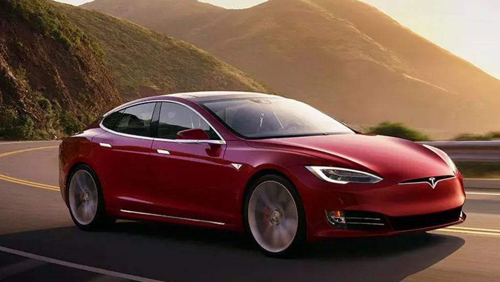 „ტესლა“ არ განახლდება, თუმცა უფრო სწრაფად „ფიქრს“ ისწავლის