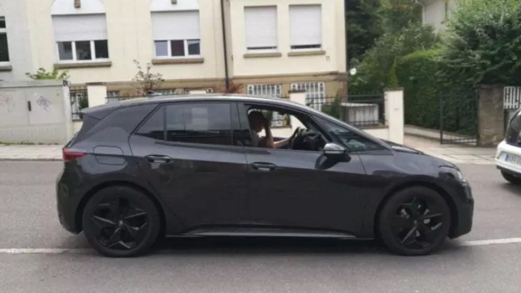 ელექტრონული VW ID.3 კამუფლაჟის გარეშე გადაიღეს