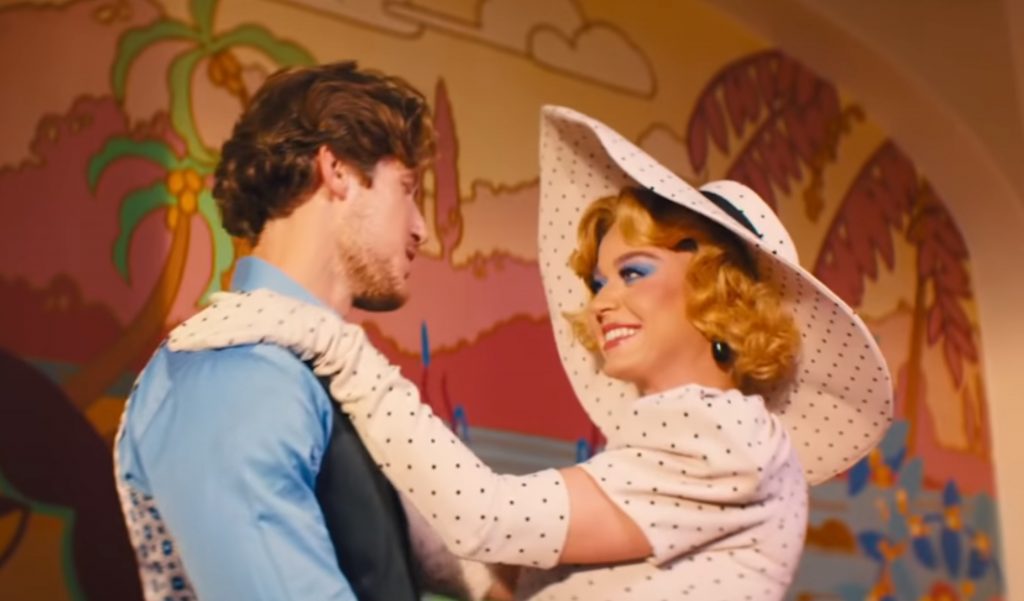 კეტი პერიმ ახალ კლიპში ქართველი დიზაინერების ბრენდის სამკაული მოირგო (ფოტო/ვიდეო)