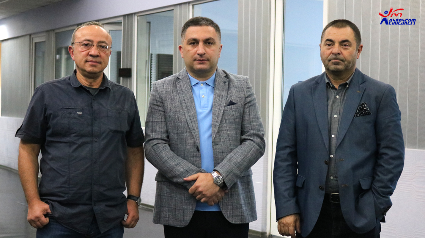 jgufi-simi-ardaidardo-show
