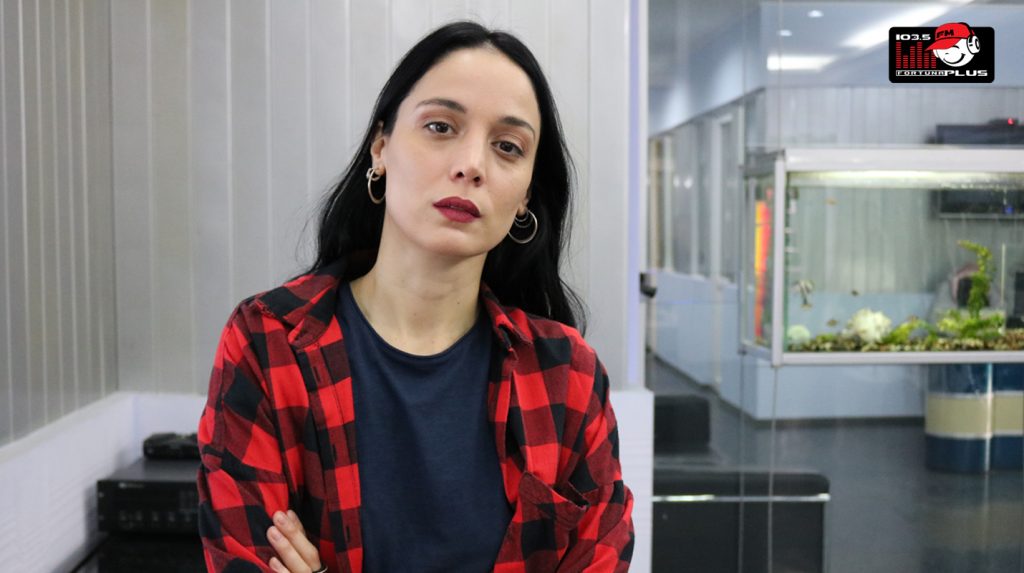 „ქვეყნიდან წასვლაზე არასდროს მიფიქრია“ – რატომ გალანძღა ნანკა კალატოზიშვილი აქციაზე ორმა ადამიანმა