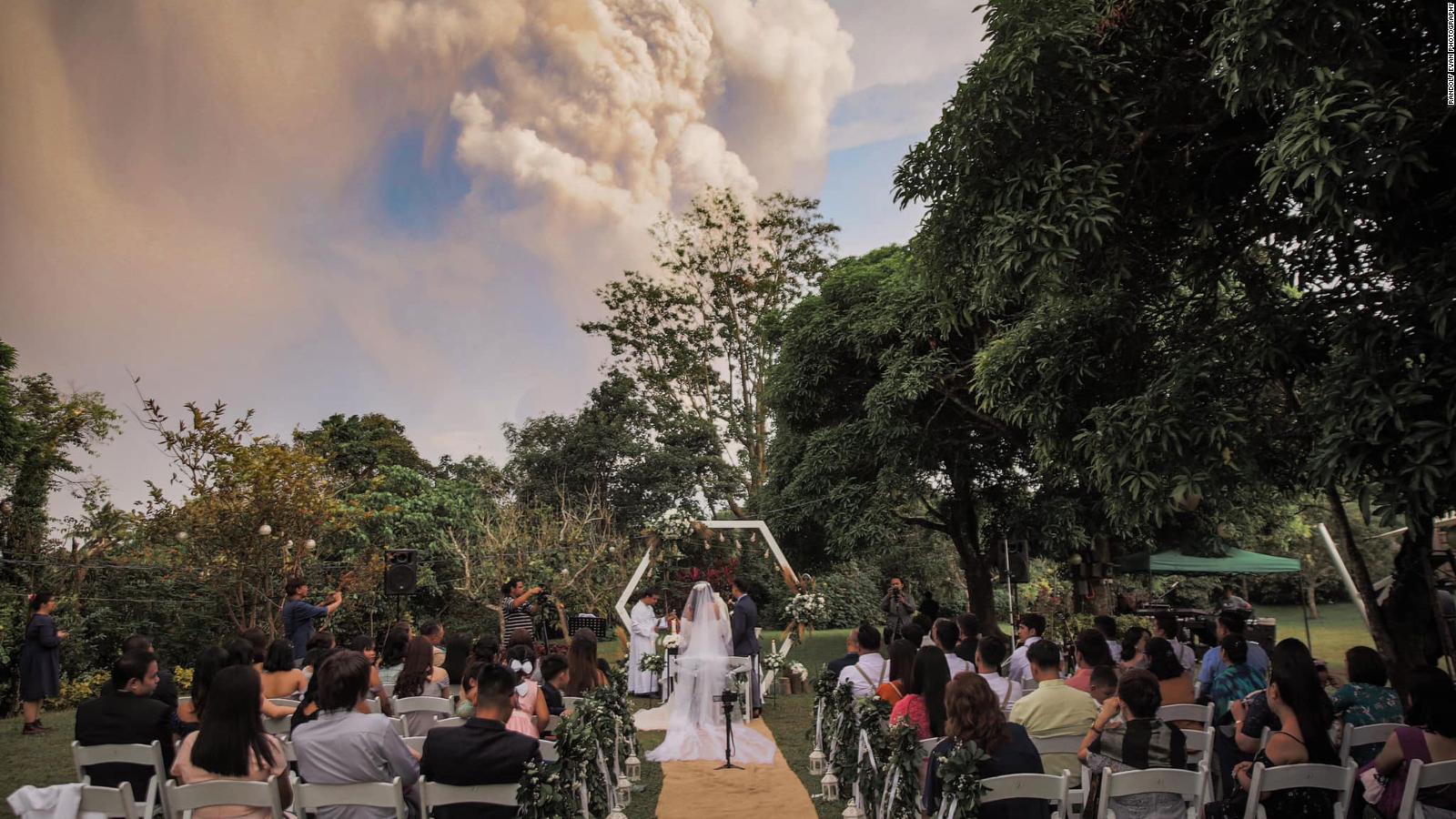 200112134939-02-taal-volcano-wedding-full-169
