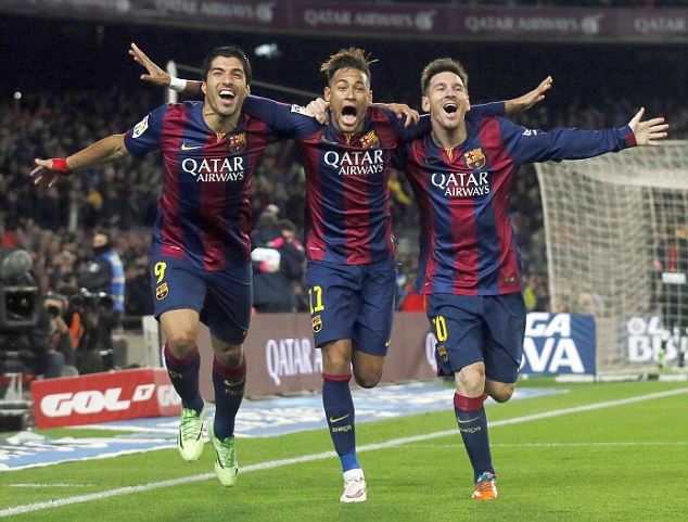 (L-R) Barcelona's Luis Suarez, Neymar and Lionel Messi celebrate a goal against Atletico Madrid during their Spanish First Division soccer match at Camp Nou stadium in Barcelona January 11, 2015.  REUTERS/Albert Gea (SPAIN - Tags: SPORT SOCCER) - RTR4KYRV