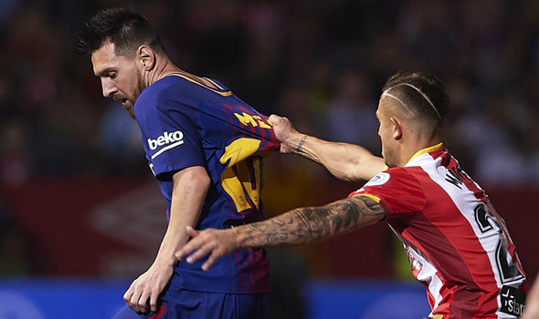 Barcelona-Girona-Lionel-Messi-Pablo-Maffeo-Shirt-Swap-1075565