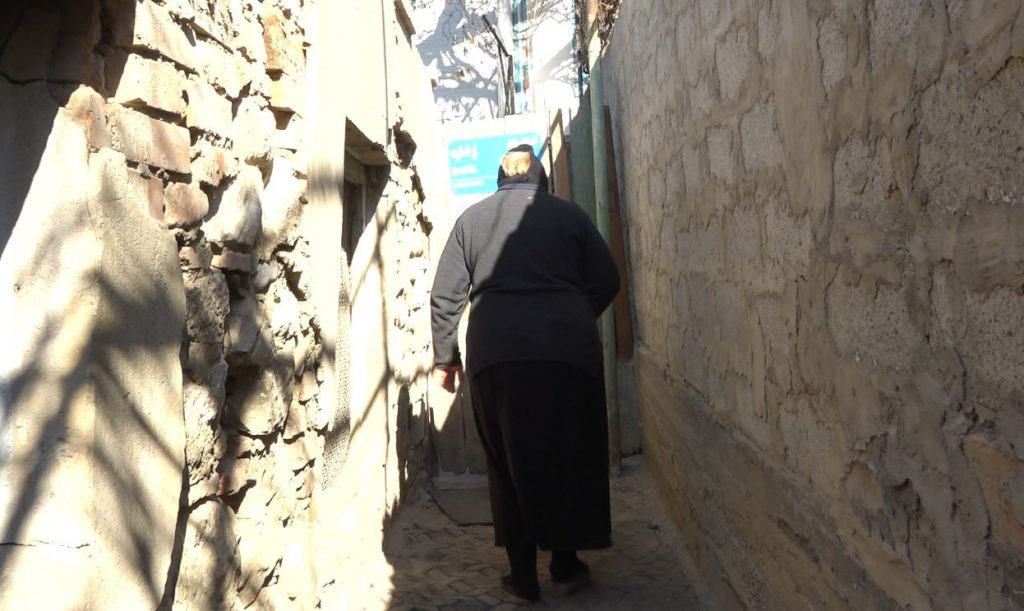 ხშირად კვირაში მხოლოდ ორჯერ ვჭამთ – ერთ უფანჯრო ოთახში მცხოვრები დედა შვილის ამბავი