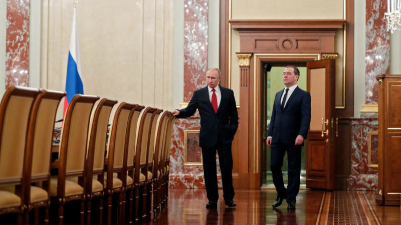 epaselect epa08130382 Russian President Vladimir Putin (L) and Russian Prime Minister Dmitry Medvedev (R) prior to a meeting with Cabinet members in Moscow, Russia, 15 January 2020. Russian Prime Minister Dmitry Medvedev announced of resignation of Russian Government .  EPA-EFE/DMITRY ASTAKHOV / SPUTNIK / GOVERNMENT PRESS SERVICE POOL MANDATORY CREDIT