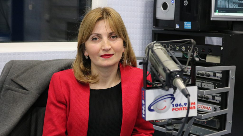 როდის უნდა ვიყოთ ფრთხილად და როდის არის აუცილებელი სახიდან ხალის მოცილება – სილამაზის აკადემია