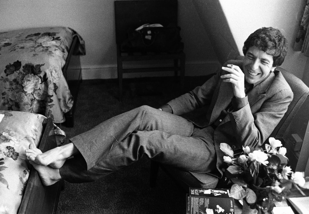 Canadian singer-songwriter Leonard Cohen, London, June 1974. (Photo by Michael Putland/Getty Images)