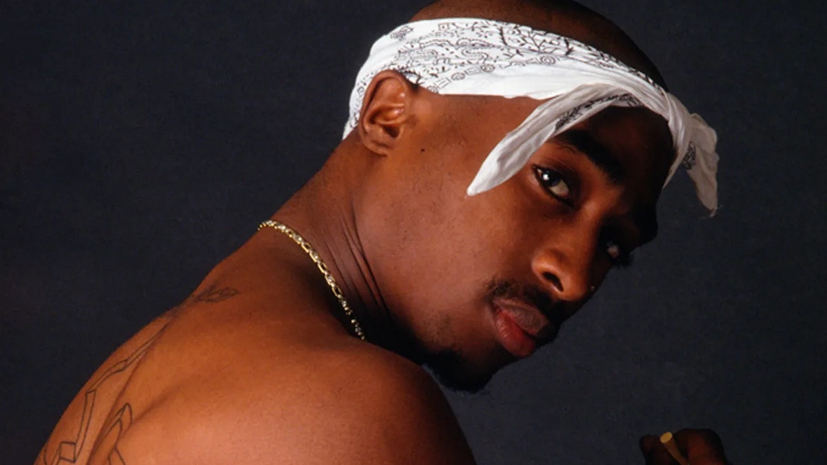 tupac-wearing-bandana