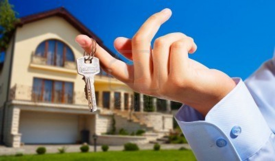 1318417-house-owner-real-estate-agent-giving-away-the-keys-house-out-of-focus