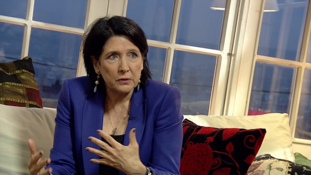 „დავიღალე ტელევიზიების ბულინგით, თუ არ გესმით ქართული, თქვენი პრობლემაა“ – პრეზიდენტი