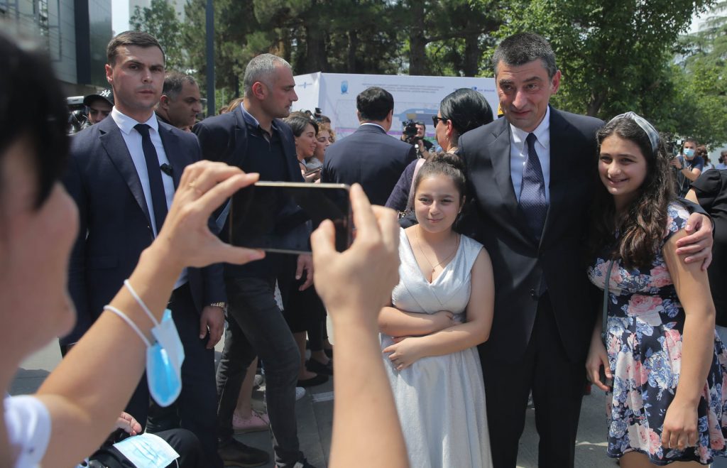 რატომ გადაწყვიტა მთავრობამ ბავშვების დახმარება? – “მანახეთ ერთი ადამიანი, ვინც იტყვის, რომ არასწორია – თვალებში მინდა ჩავხედო!