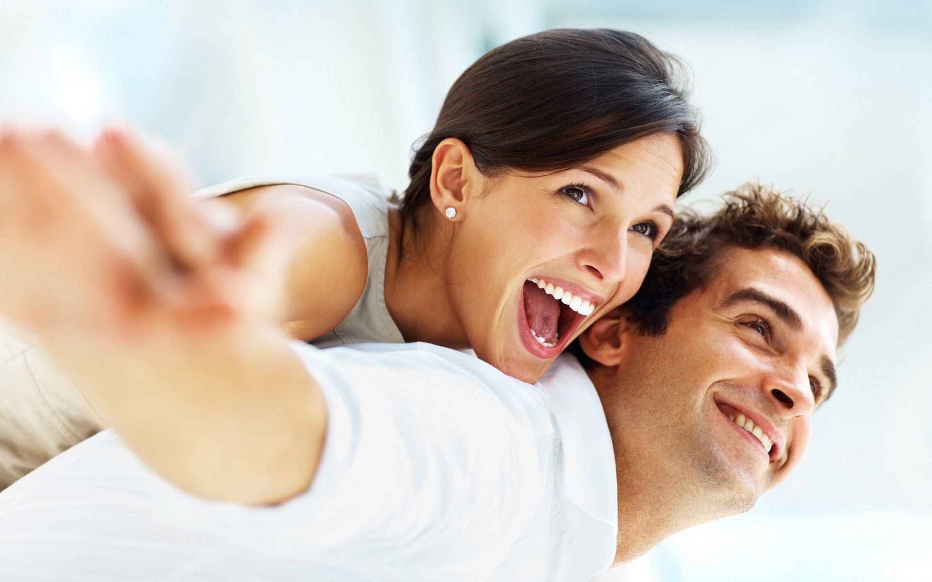 Happy-couple-ljuova-ljuovta-and-happiness-smile-on-face-Romantic-couple-Wallpapers-free-download-1920x1200