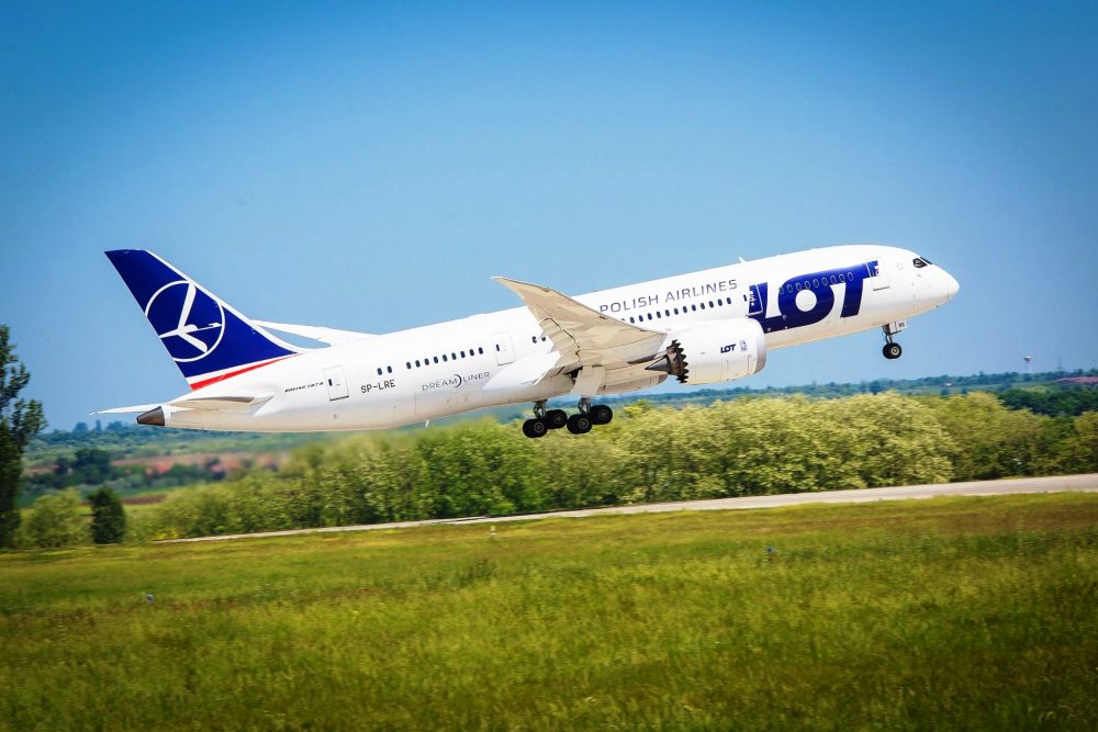 LOT-Polish-Airlines-787-8-SP-LRE