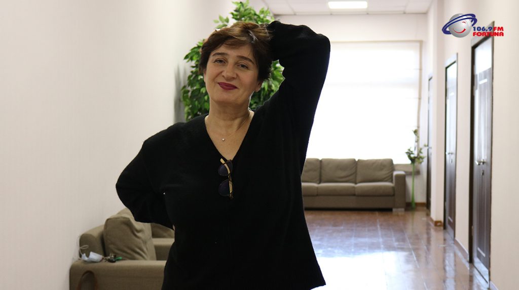 „ეს სიმღერა ჩემს ცხოვრებას აღწერს” – ნუკრი კაპანაძე პრემიერით „არტ-FM“-ში