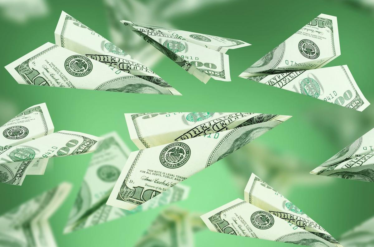 sending-money-dollars-shutterstock-119464618