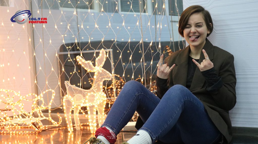 ,,ძალიან დამაკლდა ადამიანებთან სიახლოვე და უშუალო ურთიერთობა, მომენატრა კონცერტები და ხალისიანი პუბლიკა” –  სოფო ბათილაშვილი გადაცემაში „არტ-FM“