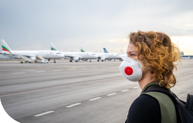 woman-with-facemask-at-airport
