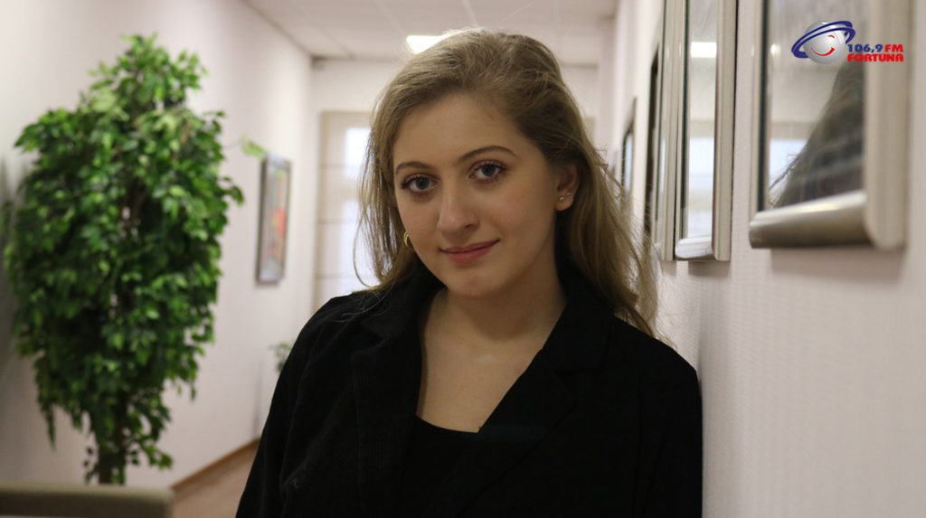 ,,ისე გავგზავნე საკუთარი მონაცემები ბერკლიში, მშობლებისთვის არც მითქვამს, მოსმენაზე ბებიასთან ერთად გავემგზავრე” –  ლიზა ჩხაიძე  გადაცემაში „არტ-FM“