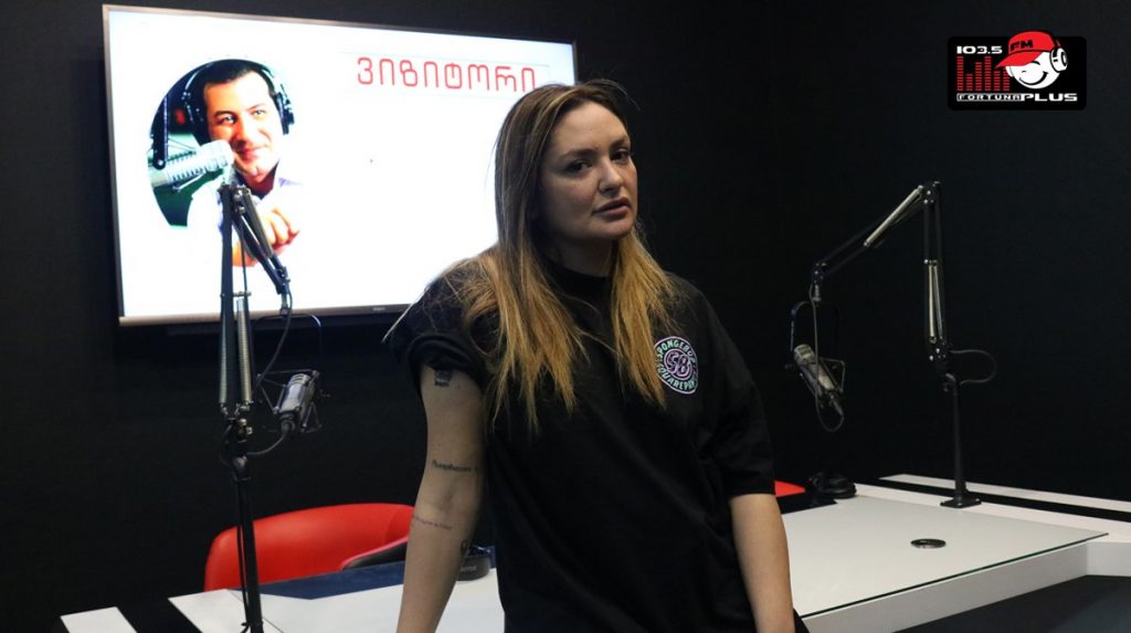 „ოჯახსაც შევქმნი და შვილსაც გავაჩენ. არ აქვს მნიშვნელობა, იქნება თუ არა ოფიციალურად ქმარი“- თიკა ჯამბურია „ვიზიტორში“