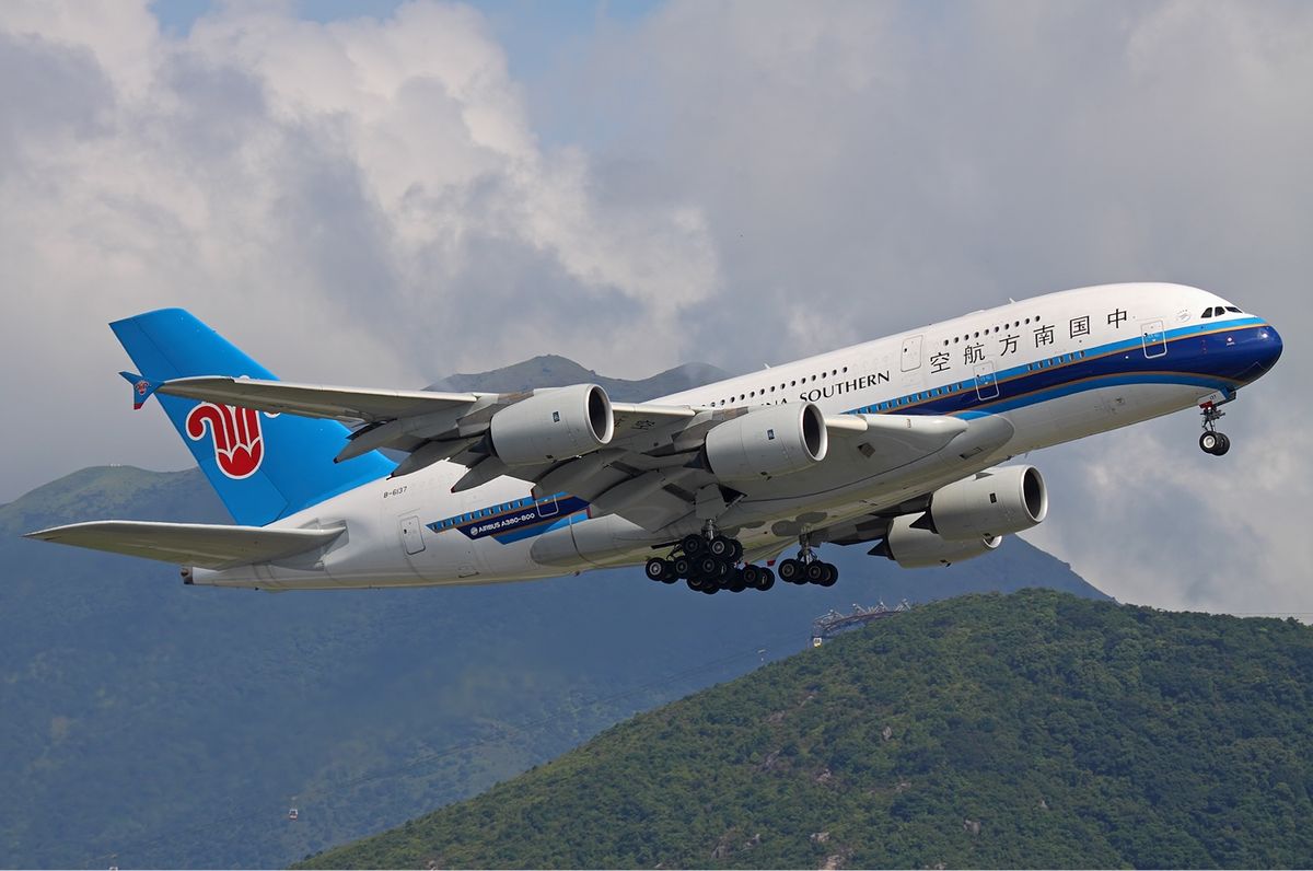 1200px-China-Southern-Airlines-A380-Kustov-1