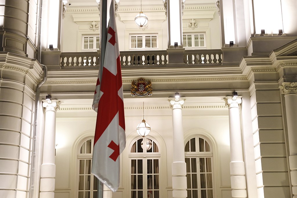 1024px-Flag-of-Georgia-Lowered-in-front-of-Orbeliani-Palace