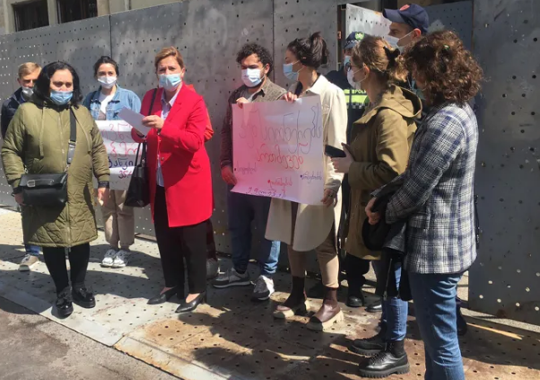 როგორ შეიძლება 40%-იანი სესხი ჰქონდეს პენსიონერს, რომელსაც ისედაც 200 ლარზე უწევს ცხოვრება: ანა დოლიძე