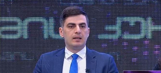 “ლარიზაციის შეჩერებამ შეიძლება მოსახლეობაზე და ბიზნესზე გადაიტანოს ის რისკები, რომლებიც ლარის გაუფასურებას უკავშირდება” – ვახტანგ ჭარაია