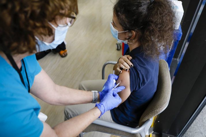 A healthcare worker administers a dose of the Pfizer-BioNTech Covid-19 vaccine to a teenager at Holtz Children's Hospital in Miami, Florida, U.S., on Wednesday, May 18, 2021. Coronavirus cases in the U.S. increased 0.1% as compared to the same time yesterday to 33 million, as of 5:49 a.m. New York time, according to data collected by Johns Hopkins University and Bloomberg News. Photographer: Eva Marie Uzcategui/Bloomberg