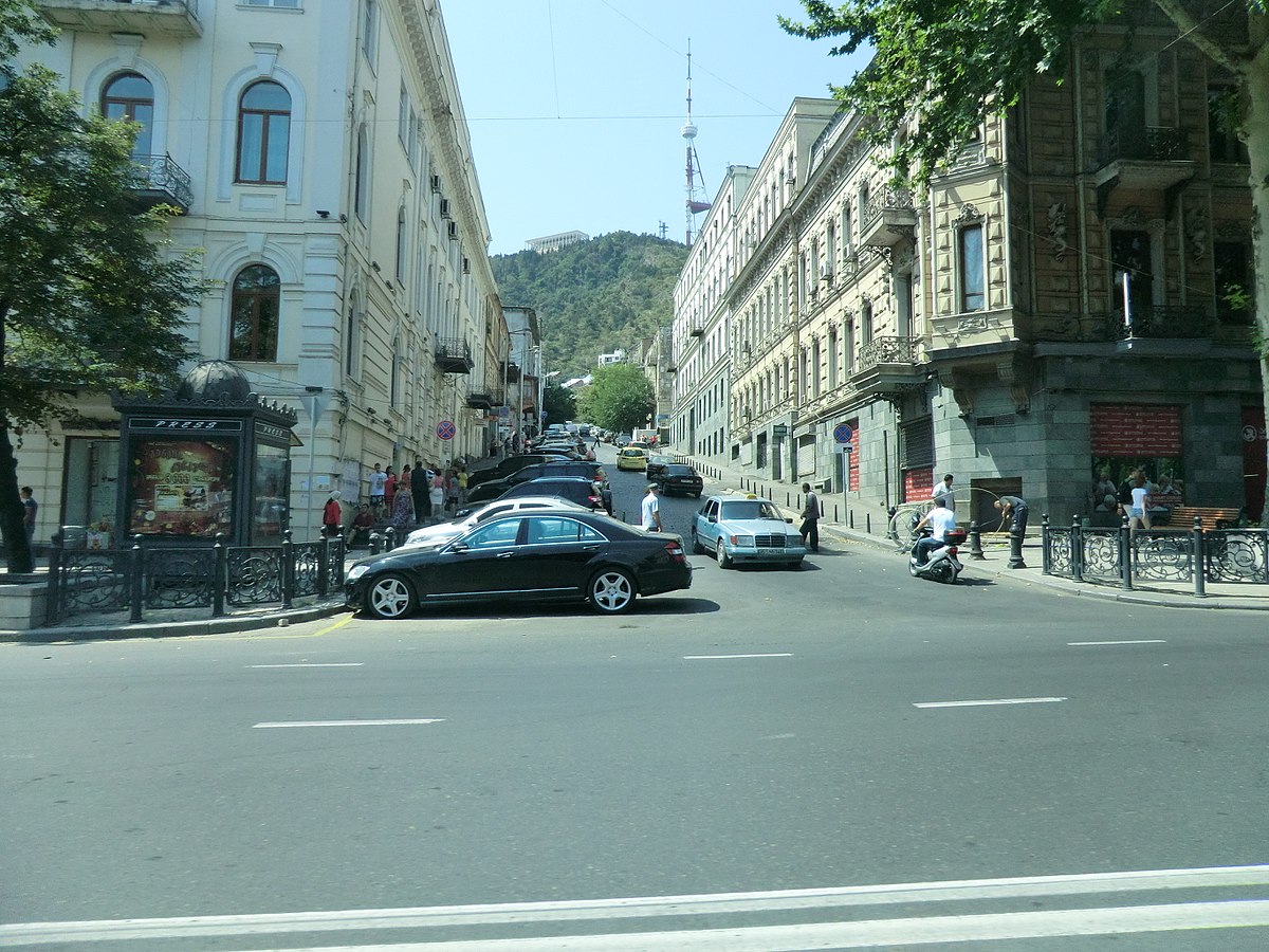 1200px-Dzveli-Tbilisi,-Tbilisi,-Georgia---panoramio-(78)