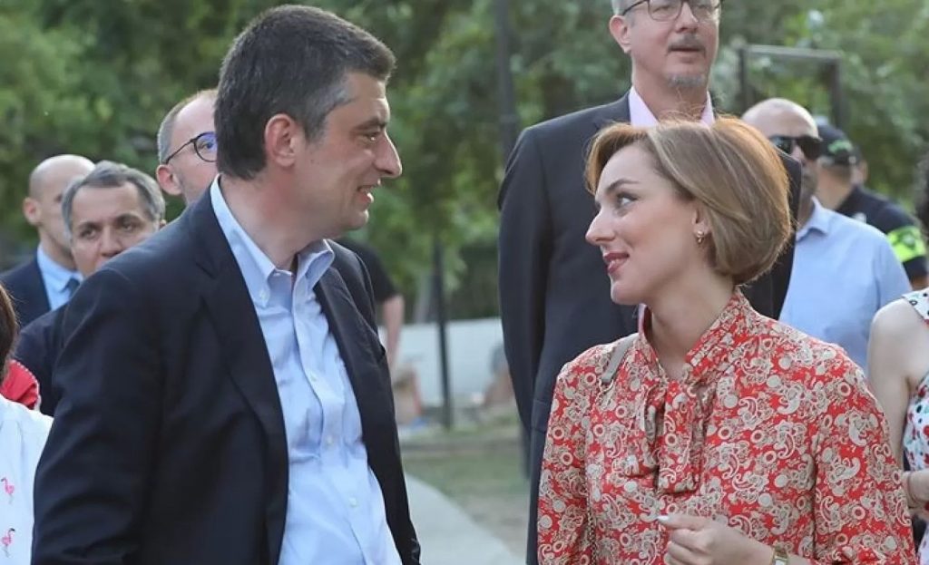 ეს არის ის ფული, რო­მე­ლიც მოჰ­ყვე­ბა იმ ქო­ნე­ბის გა­ყიდ­ვას, რო­მე­ლიც მე სა­ზღვარ­გა­რეთ მქონ­და-როგორ მოახერხა გახარიამ საფრანგეთში ბინის შეძენა