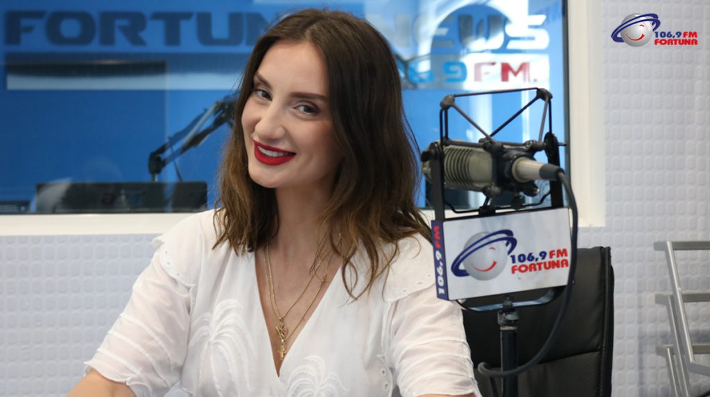 ,,კლიპი ნაწილობრივ ამერიკაში, ნაწილობრივ საქართველოშია გადაღებული” – ქრისტი შუშაძე პრემიერით ,,არტ-FM”-ში