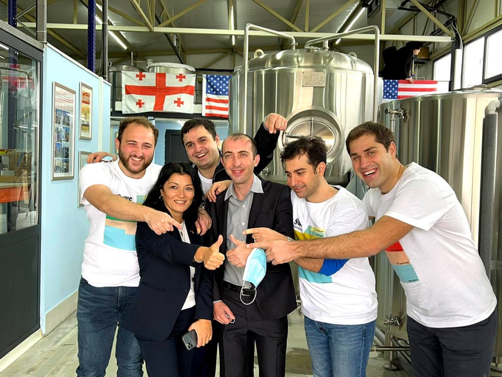 „კომბუჩამ“ ფუნქციონირება დაიწყო – საოკუპაციო ზოლის მიმდებარედ ახალი საწარმოება იხსნება, სადაც ადგილობრივები საქმდებიან