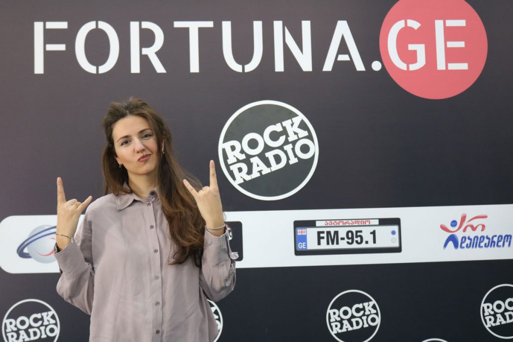 ძვირფასი და ძალიან მნიშვნელოვანი ნამუშევარია, რადგან 20 წლის ასაკში გამოვუშვი და პირველ სიმღერებს მოვუყარე თავი – Sophie Villy