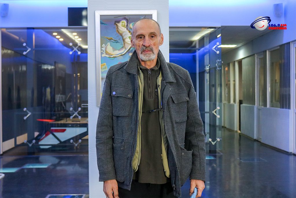 ,,ჯერ ცხენებით ბაზარში წავედი და ყვავილების უზარმაზარი თაიგული ვიყიდე, მერე კი მეხუთე სართულზე ავადექი მეუღლეს” – ზაზა კოლელიშვილი