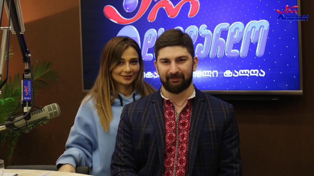 როგორ მოვიზიდოთ ბევრი ფული – ანზორ ოდიშარიამ რიტუალი პირდაპირ ეთერში ჩაატარა