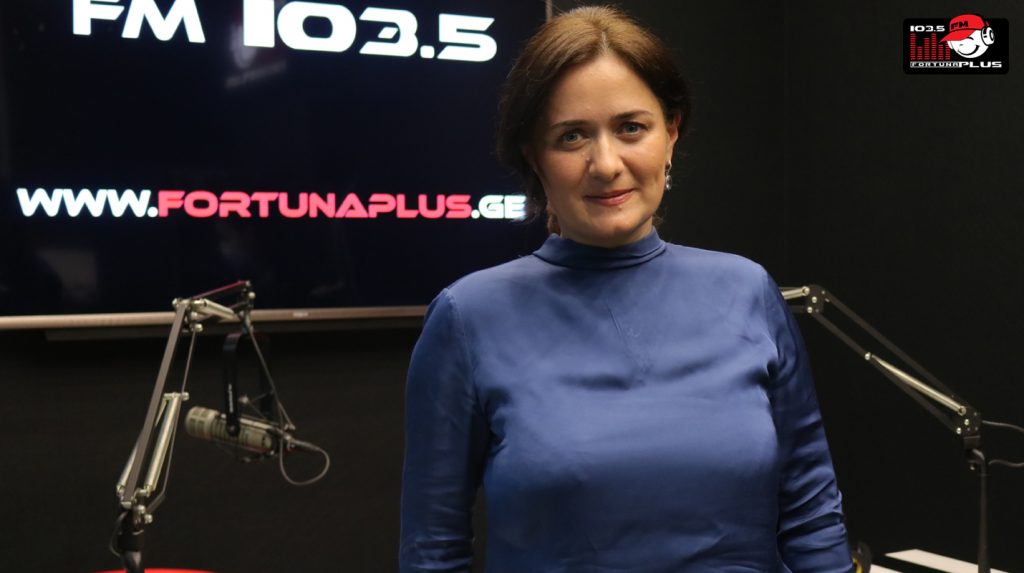 კბილების მხატვრული რესტავრაცია და ჰოლივუდის ღიმილი – სილამაზის აკადემია