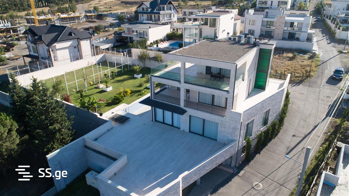 4_836e8132-88d6-4349-80bc-75047a30fad4