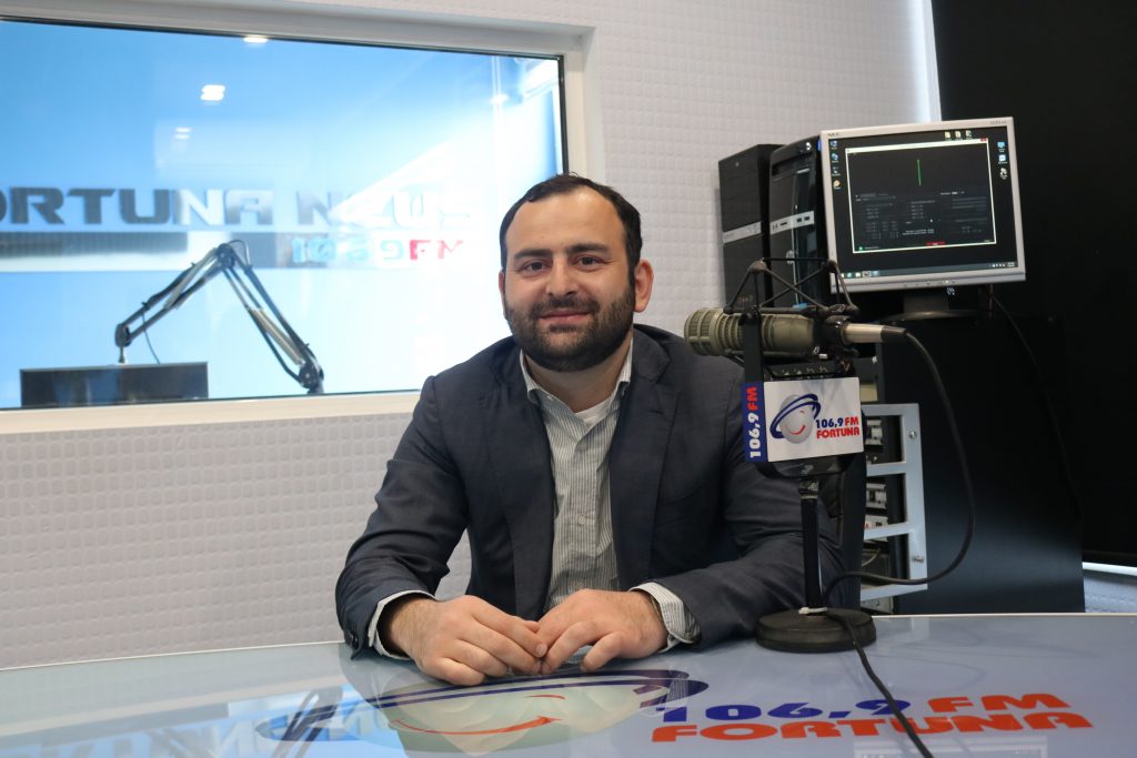 “ყველაზე სუფთა ელექტროენერგია არის ის, რომელიც იზოგება” – ბიზნესის რომელ სექტორებში დაიწყეს განახლებადი ენერგიის გამოყენება და რას მოიცავს საქართველოს ენერგეტიკული მომავლის უზრუნველყოფის 5 წლიანი პროექტი / “ბიზნესკურიერის” პოდკასტი
