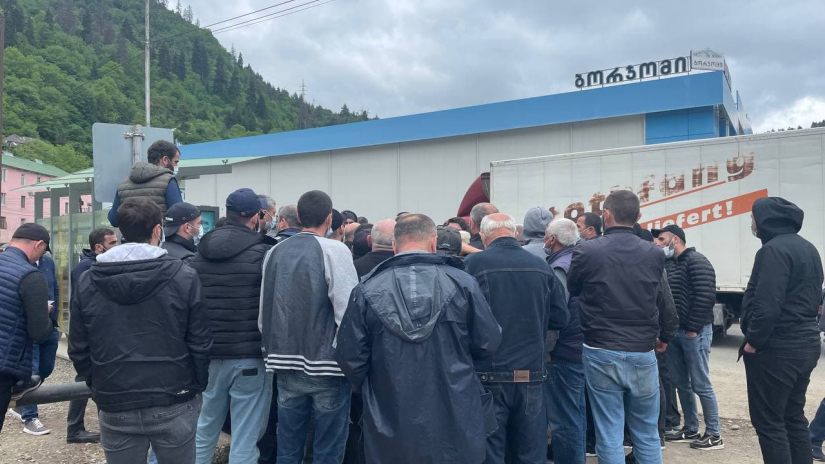 სანქცირებული აქციონერი და გაფიცული თანამშრომლები – გადაეცემა თუ არა მთავრობას „ბორჯომის“ აქციების საკონტროლო პაკეტი და რა მოდელი უნდა დაინერგოს საწარმოს ეფექტიანად ასამუშავებლად? / “ბიზნესკურიერის” პოდკასტი